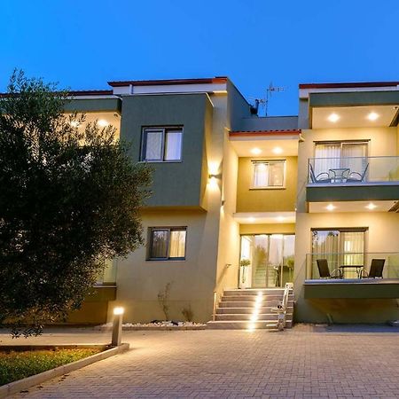 Estelle Family Luxury Apartments & Suites Геракини Экстерьер фото