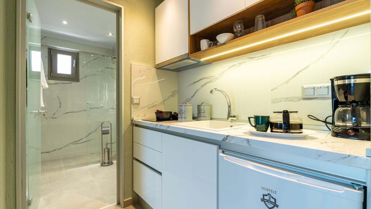 Estelle Family Luxury Apartments & Suites Геракини Экстерьер фото